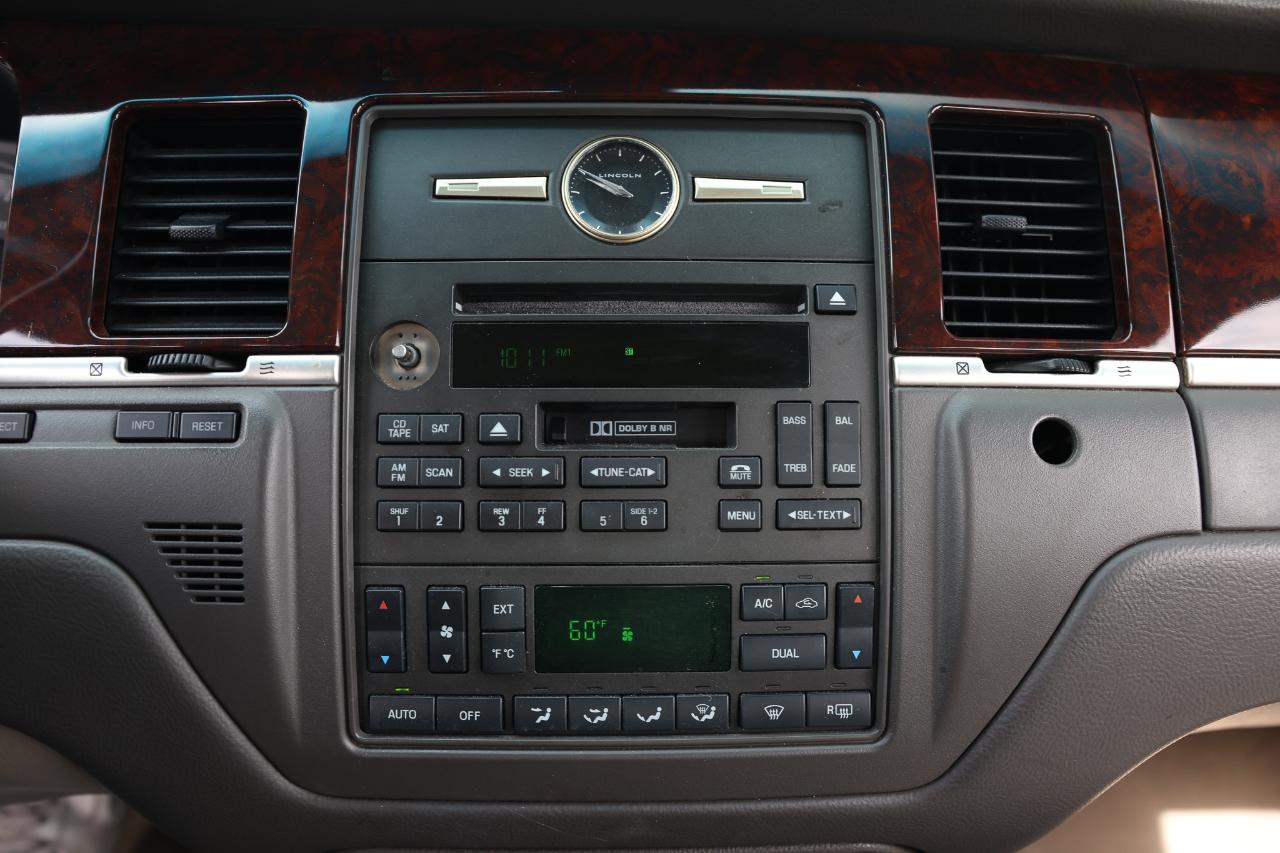 Lincoln Town Car  2006