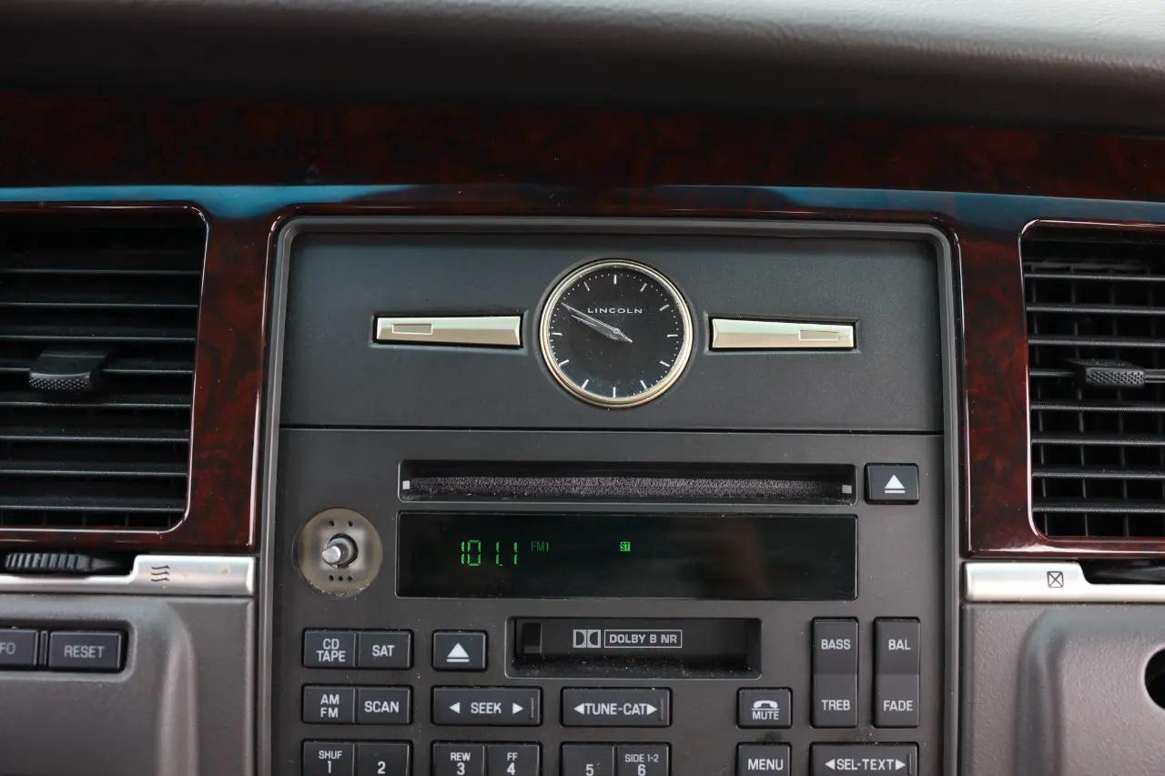 Lincoln Town Car  2006