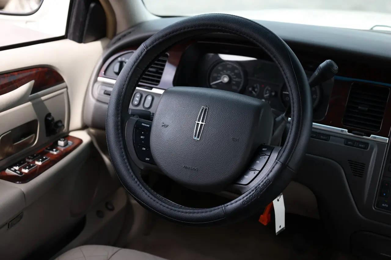 Lincoln Town Car  2006
