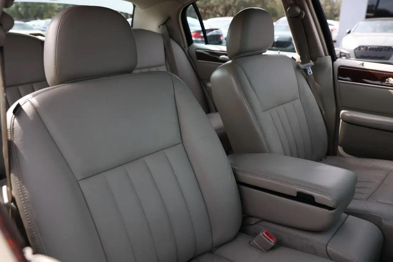 Lincoln Town Car  2006