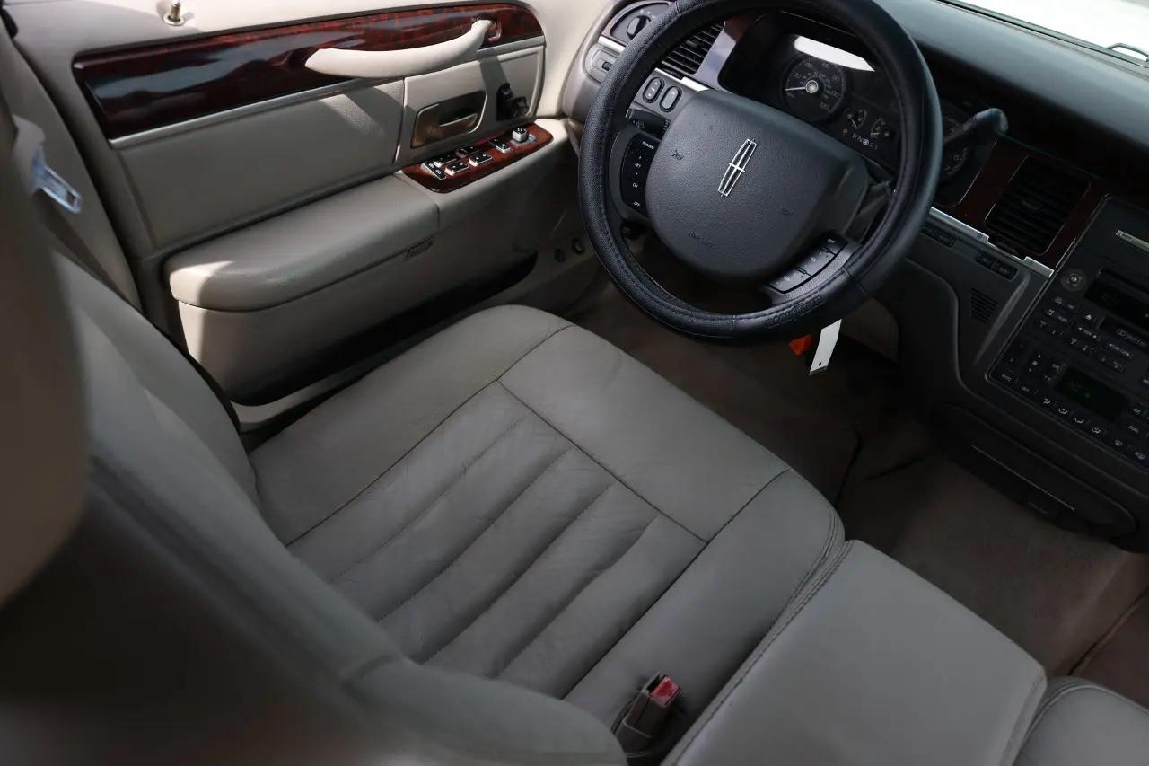 Lincoln Town Car  2006