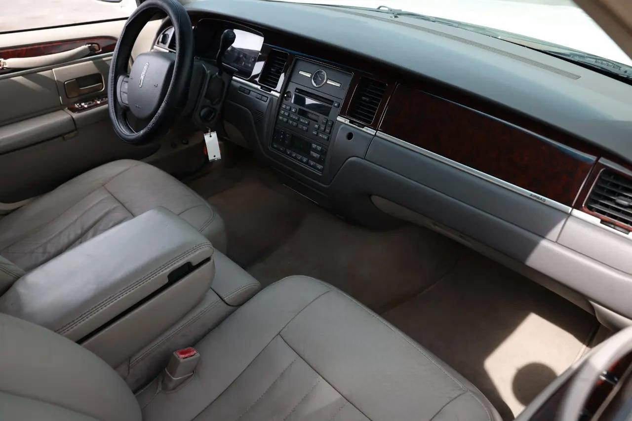 Lincoln Town Car  2006