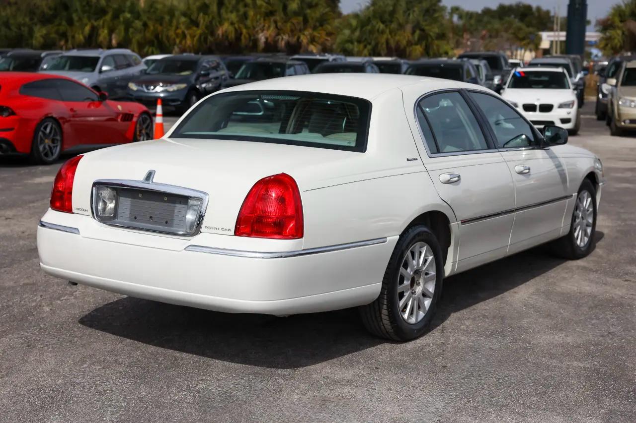 Lincoln Town Car  2006