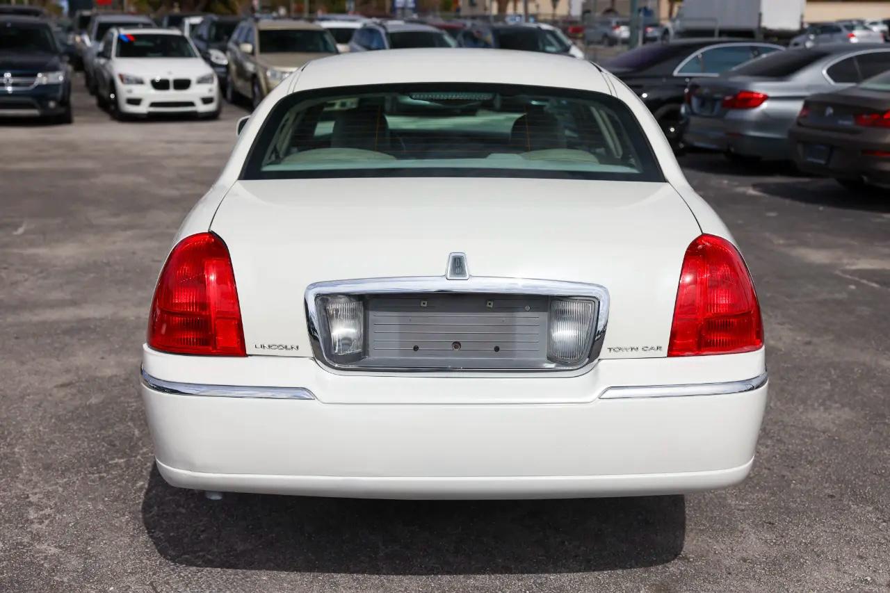 Lincoln Town Car  2006