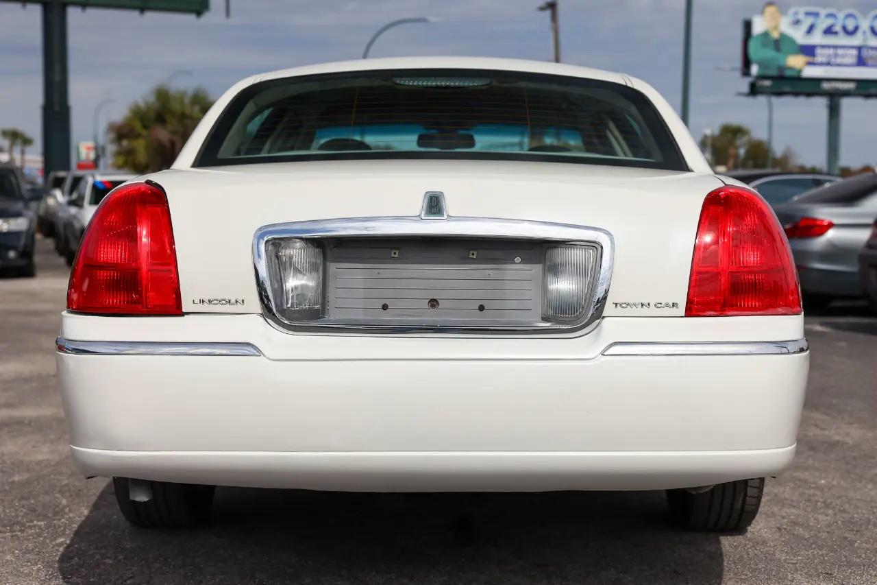 Lincoln Town Car  2006