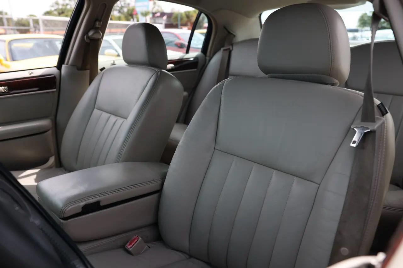 Lincoln Town Car  2006