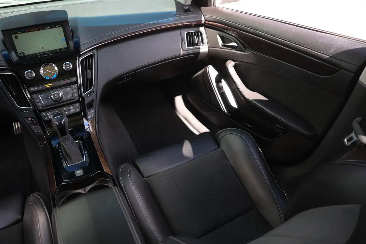 Cadillac CTS-V Wagon  2012