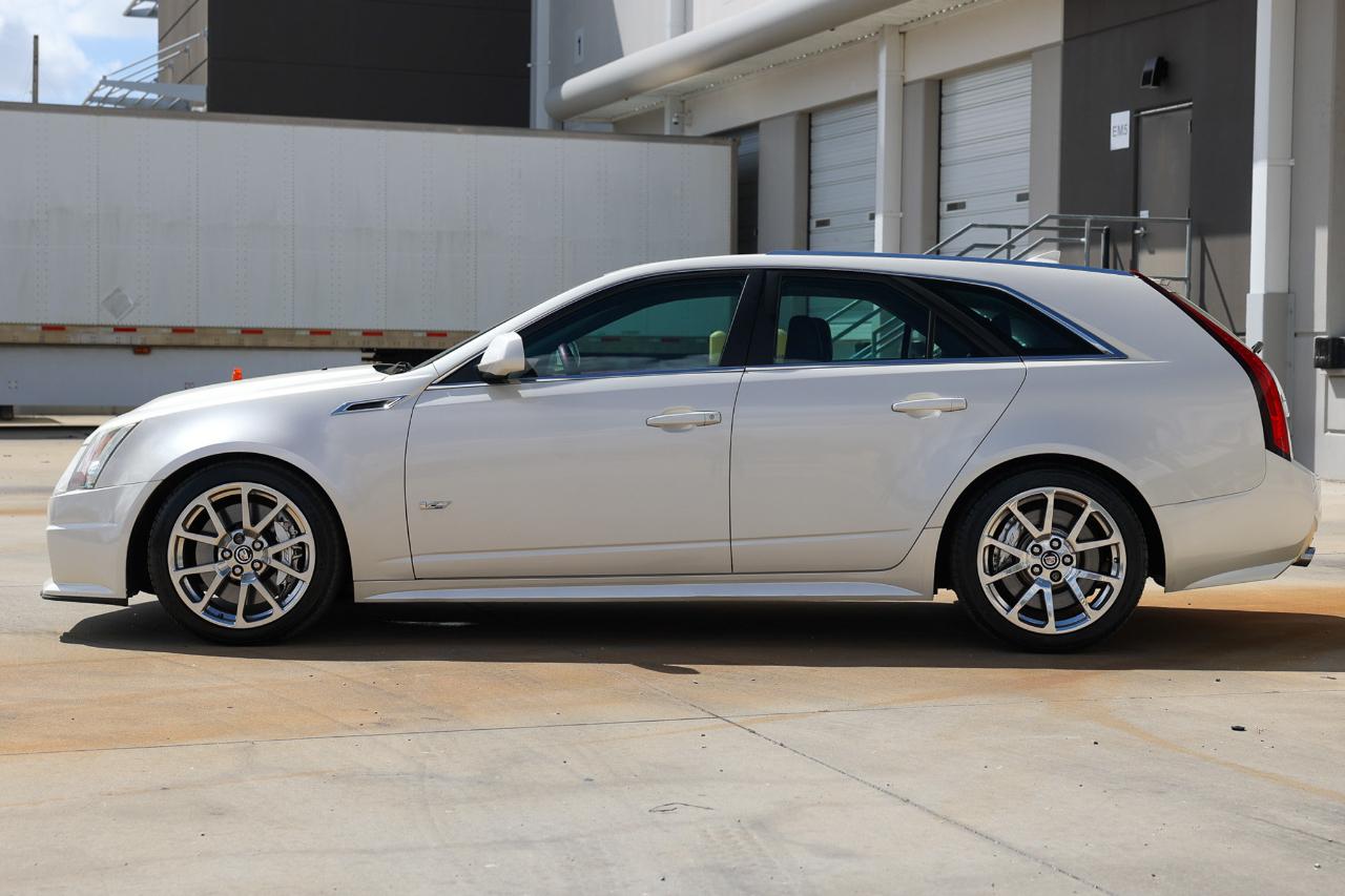 Cadillac CTS-V Wagon  2012