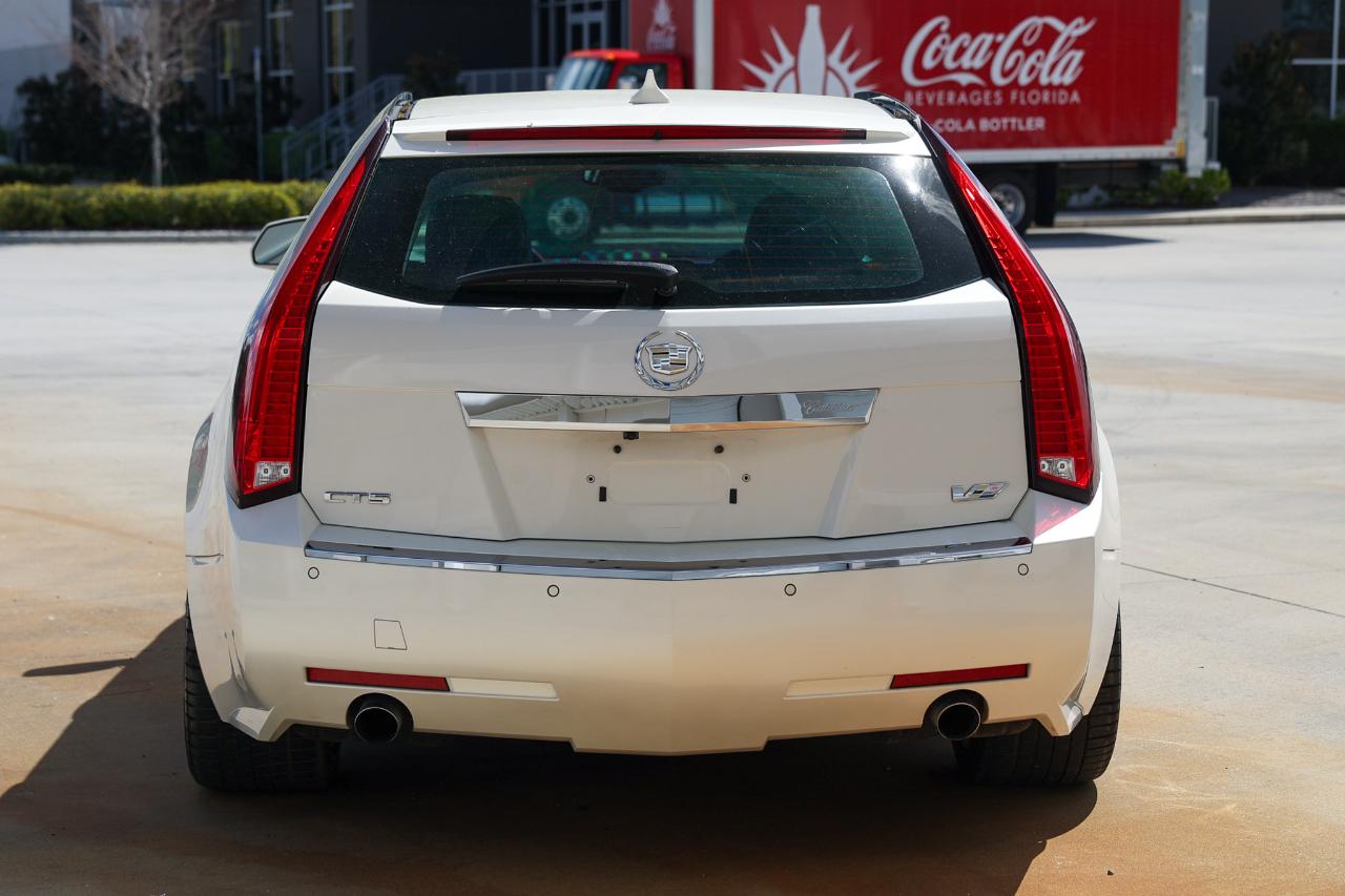 Cadillac CTS-V Wagon  2012