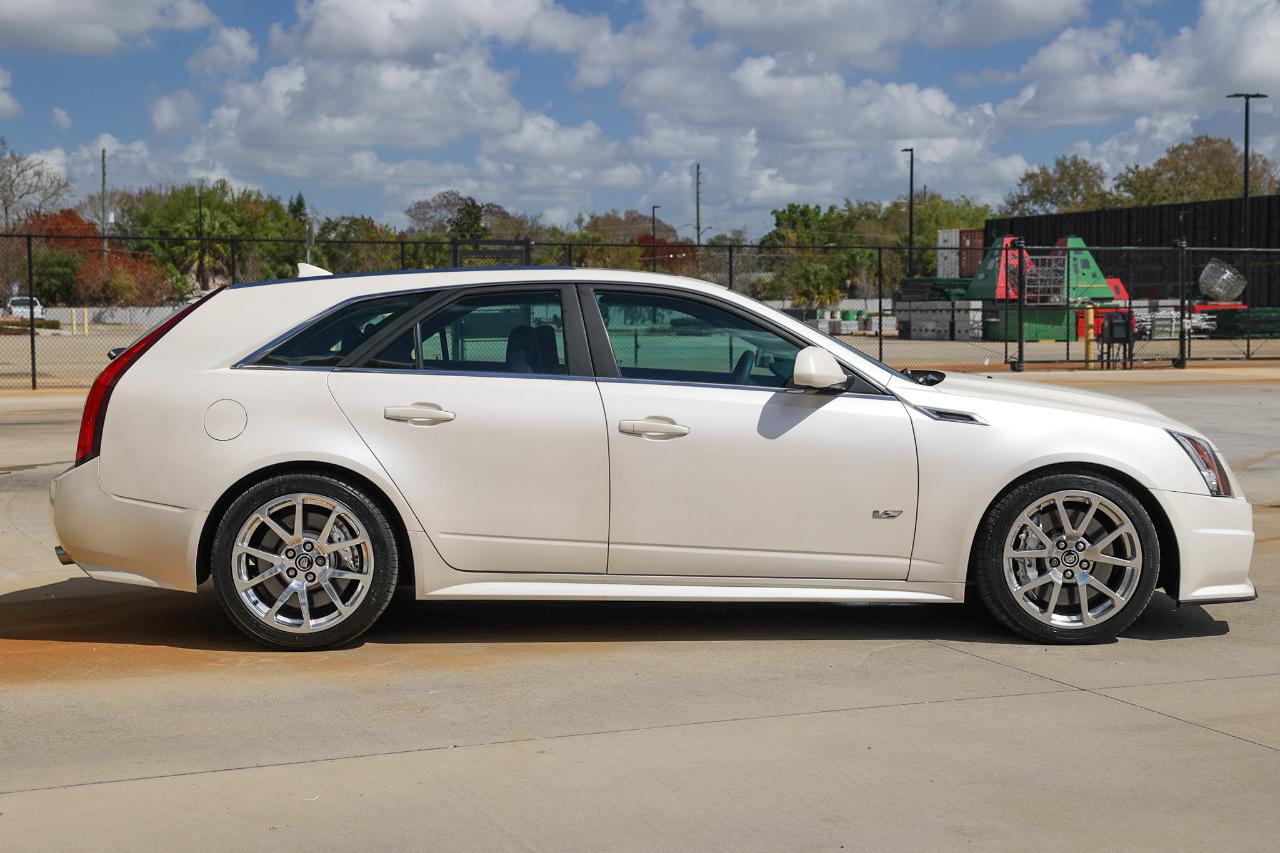 Cadillac CTS-V Wagon  2012