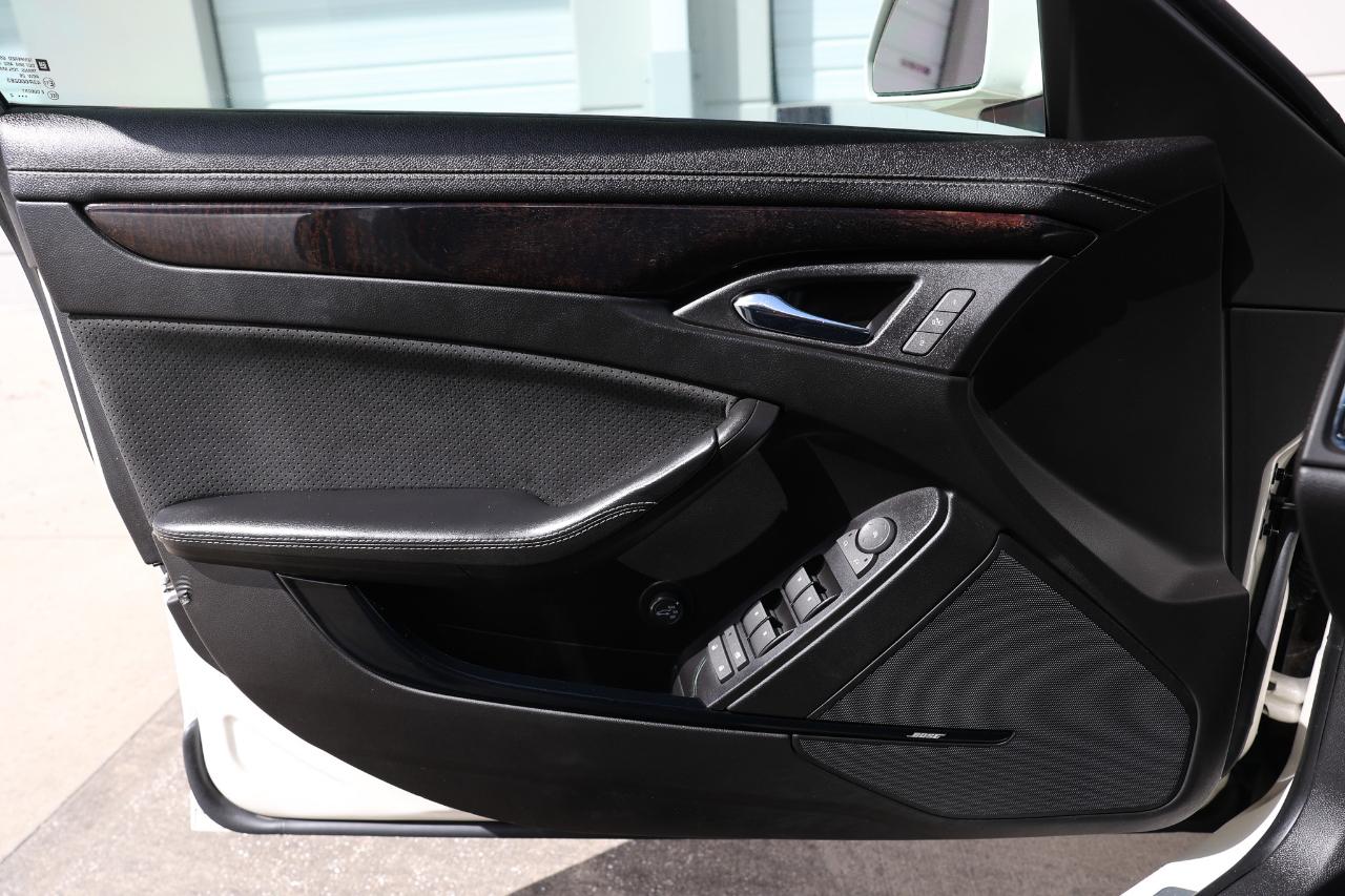 Cadillac CTS-V Wagon  2012