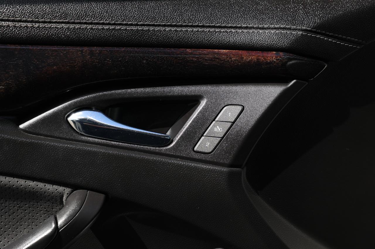 Cadillac CTS-V Wagon  2012