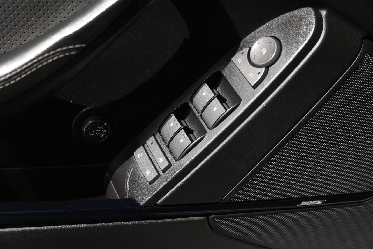 Cadillac CTS-V Wagon  2012