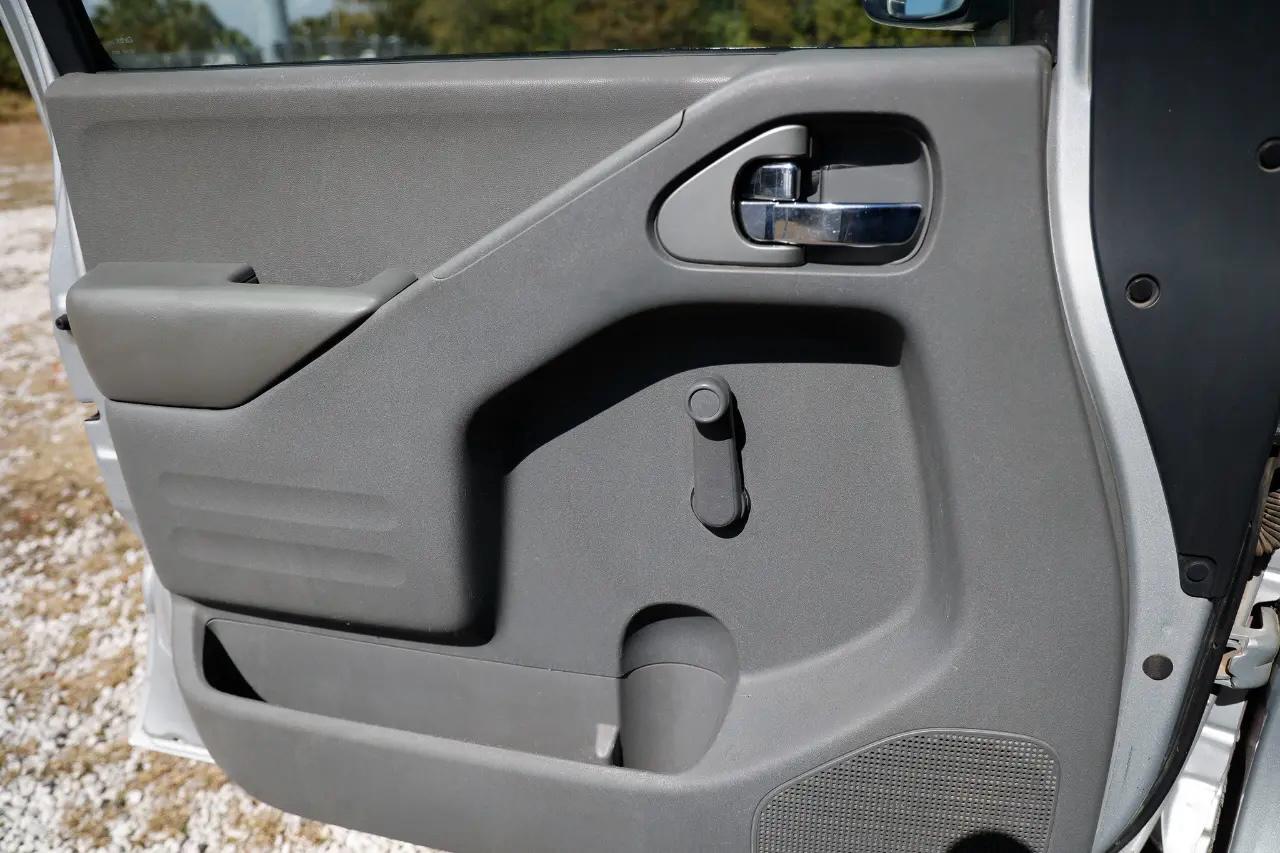 Nissan Frontier  2015