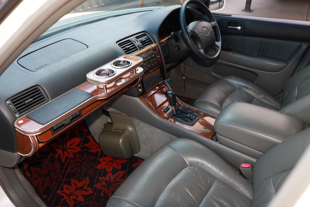 Toyota Celsior  1998