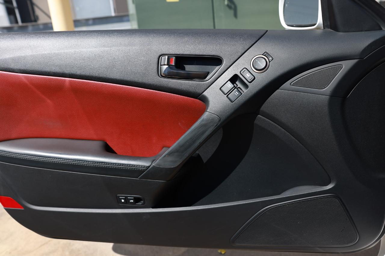 Hyundai Genesis  2013