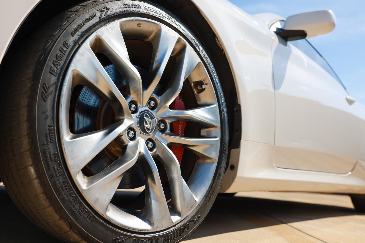 Hyundai Genesis  2013