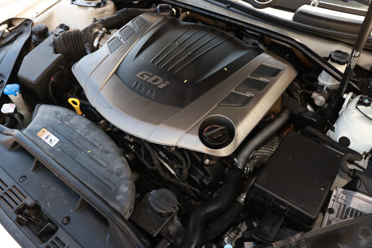 Hyundai Genesis  2013