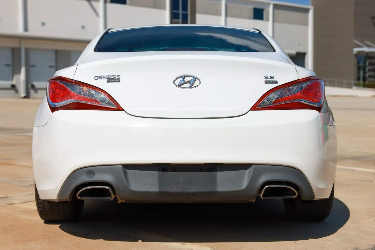 Hyundai Genesis  2013
