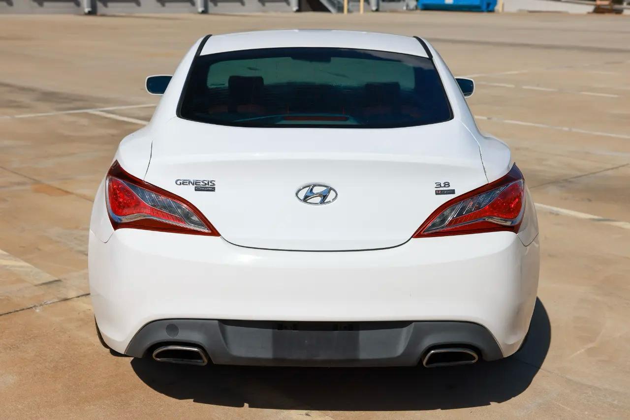 Hyundai Genesis  2013