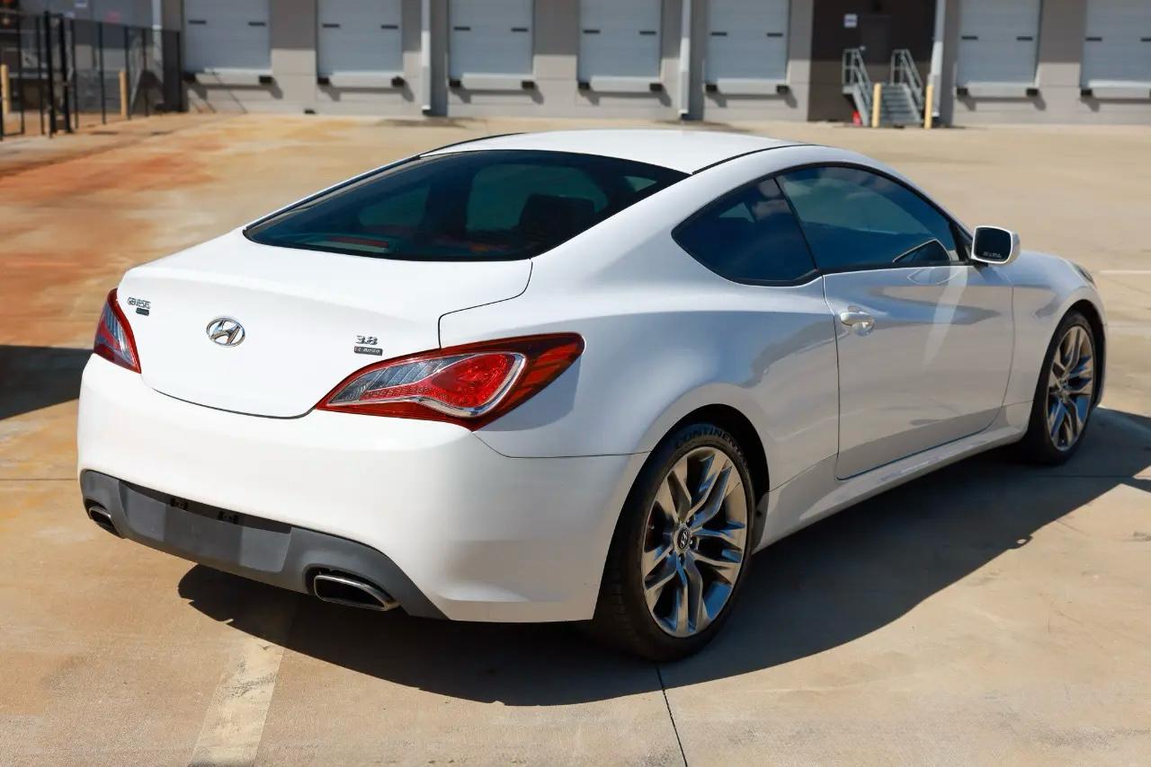 Hyundai Genesis  2013