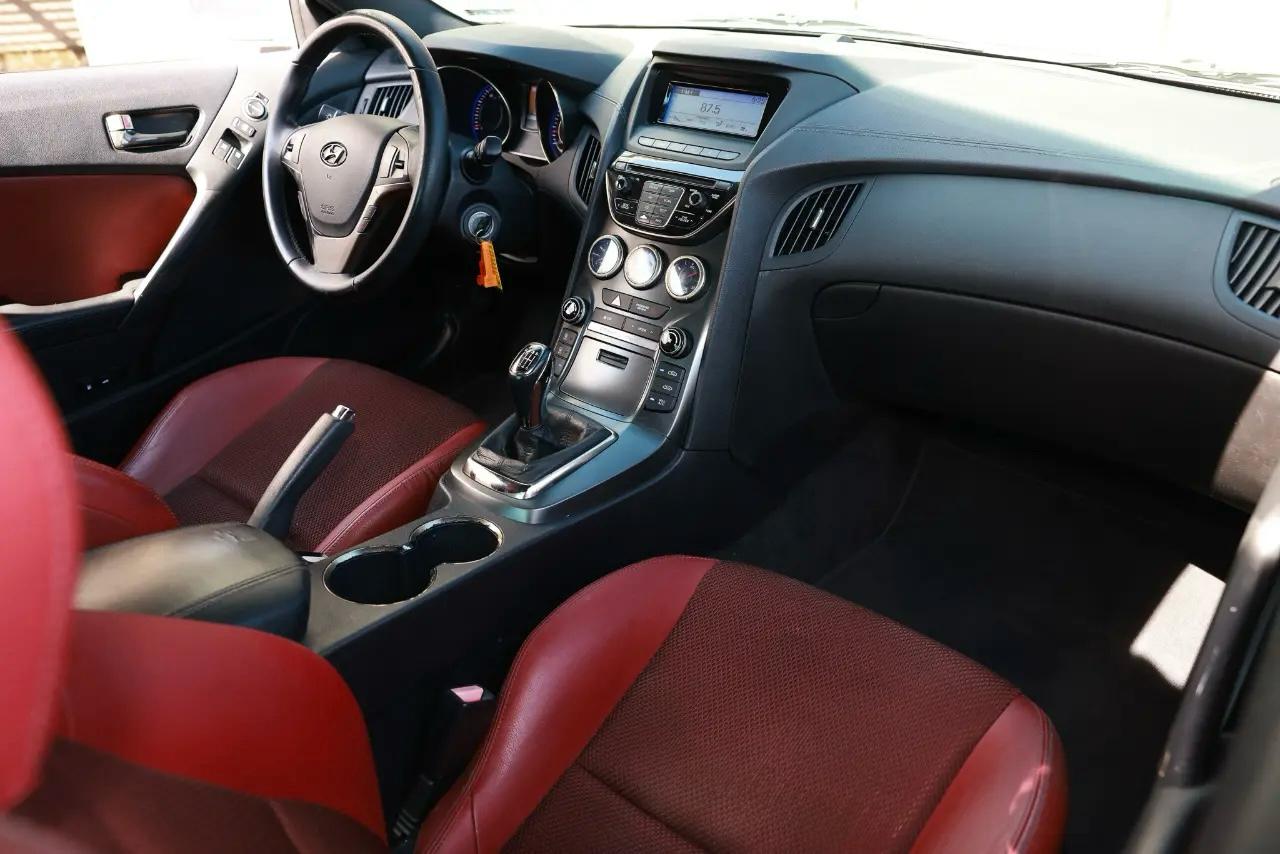 Hyundai Genesis  2013