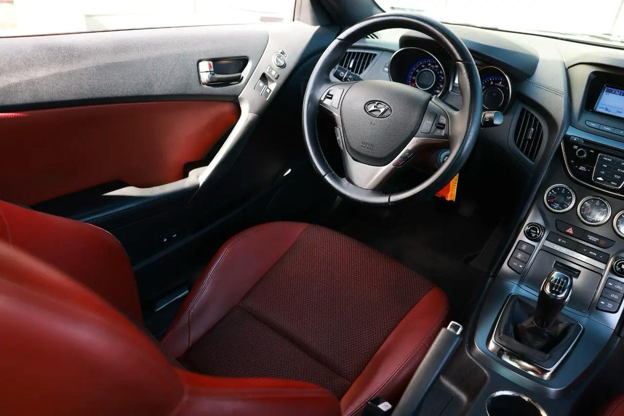 Hyundai Genesis  2013