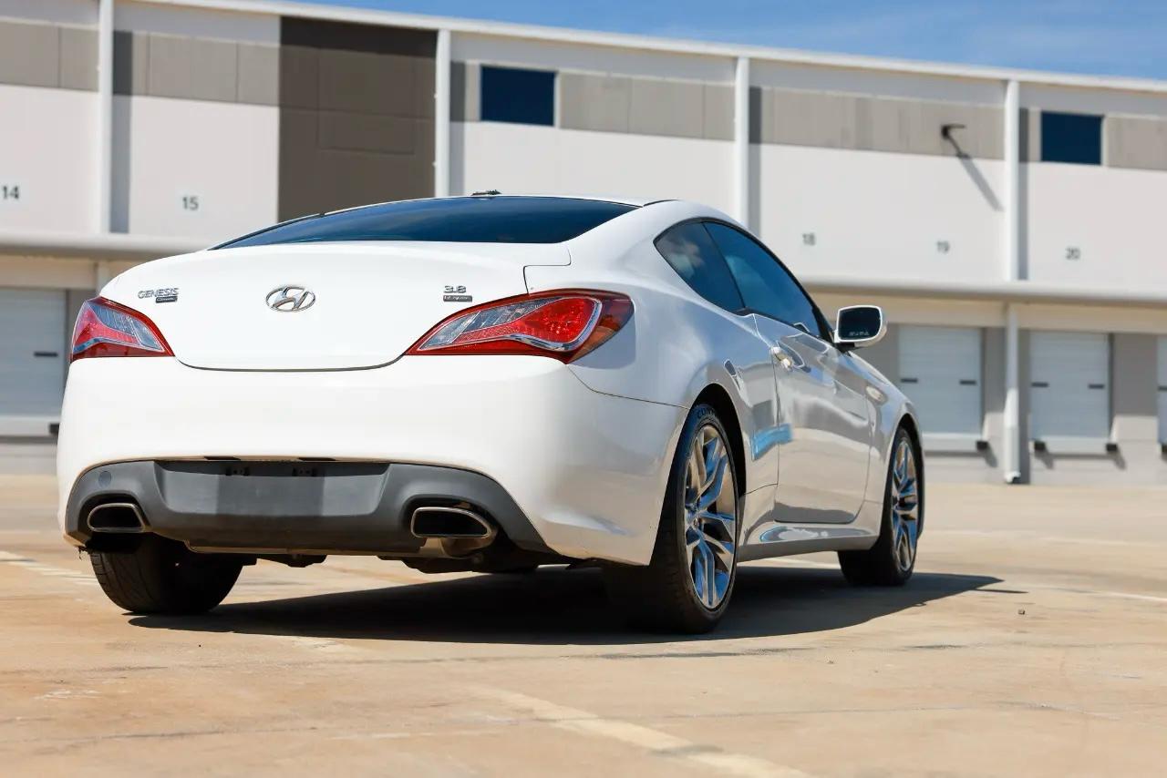 Hyundai Genesis  2013