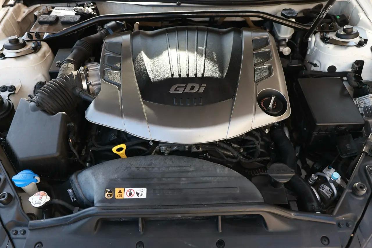 Hyundai Genesis  2013