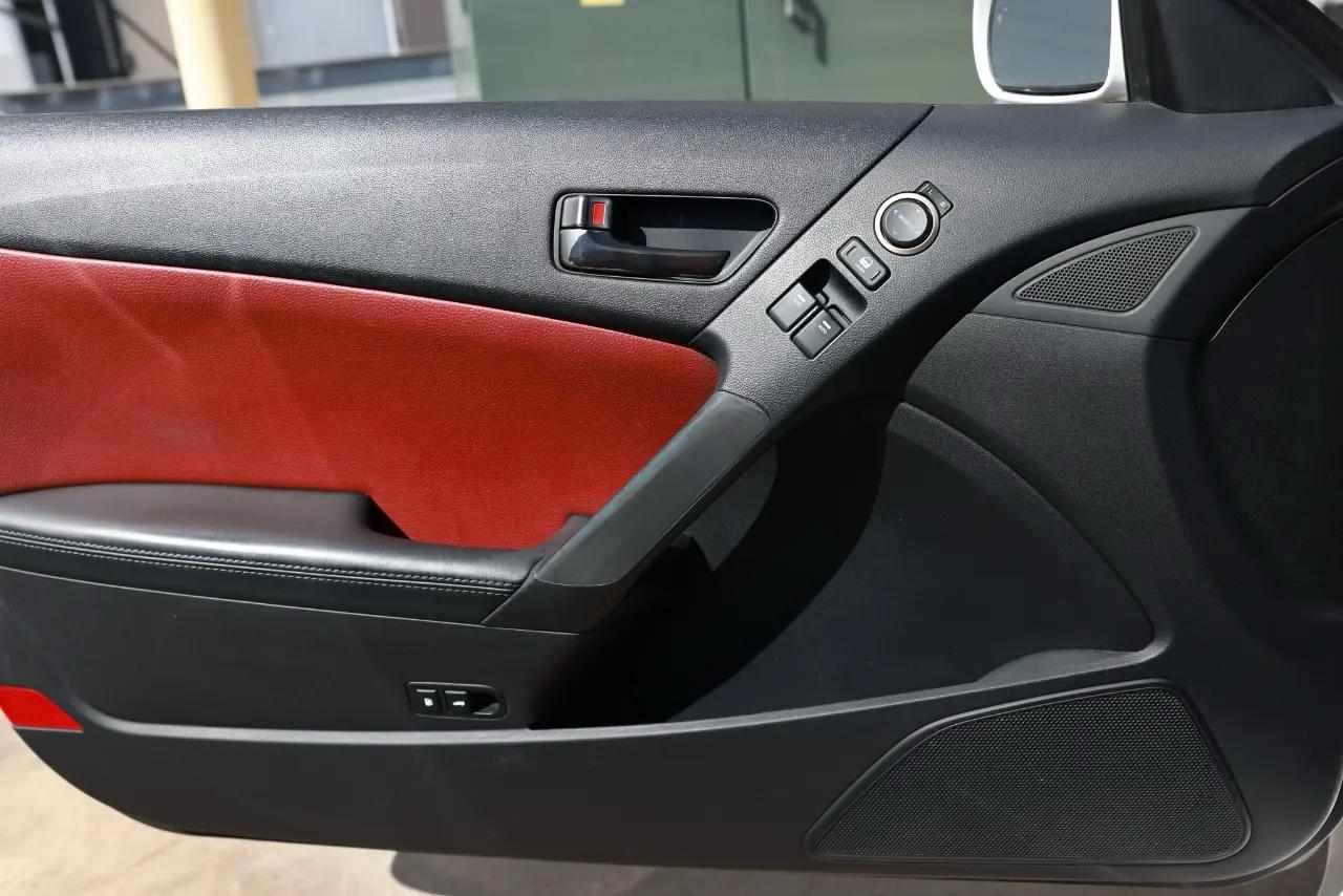 Hyundai Genesis  2013