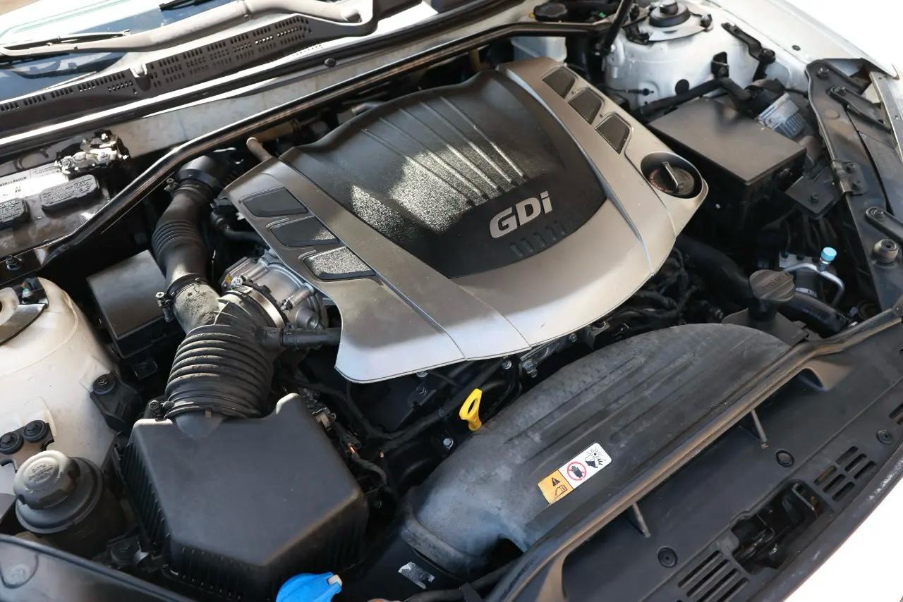 Hyundai Genesis  2013