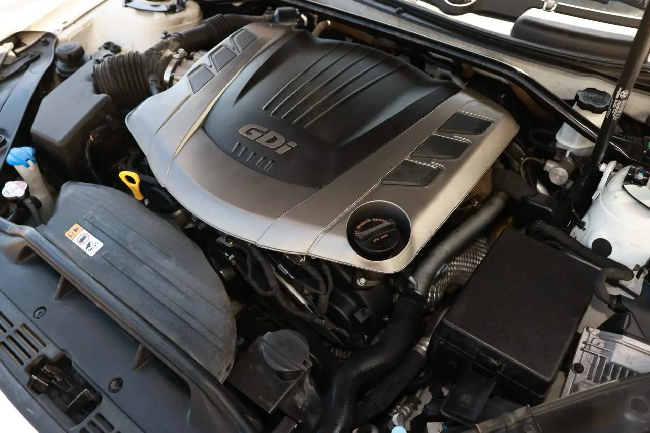 Hyundai Genesis  2013