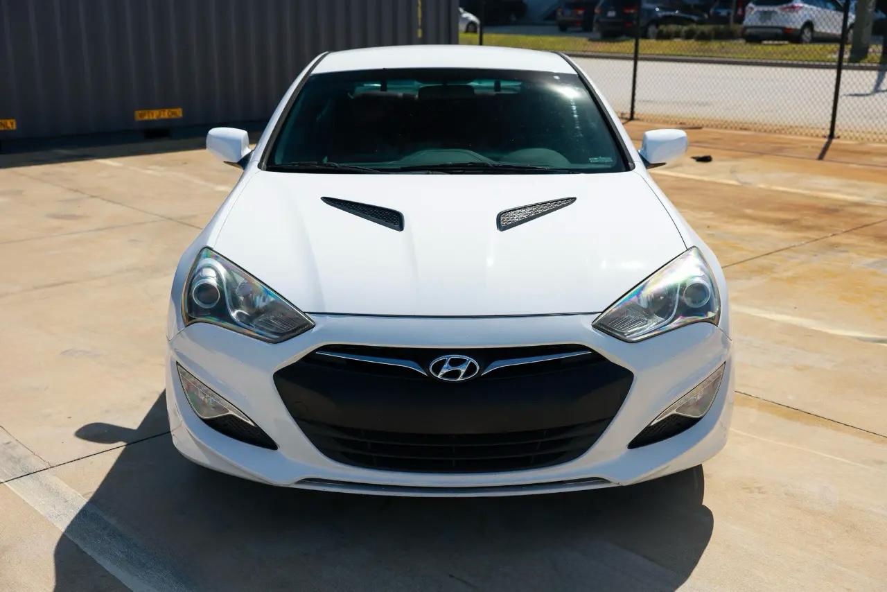 Hyundai Genesis  2013