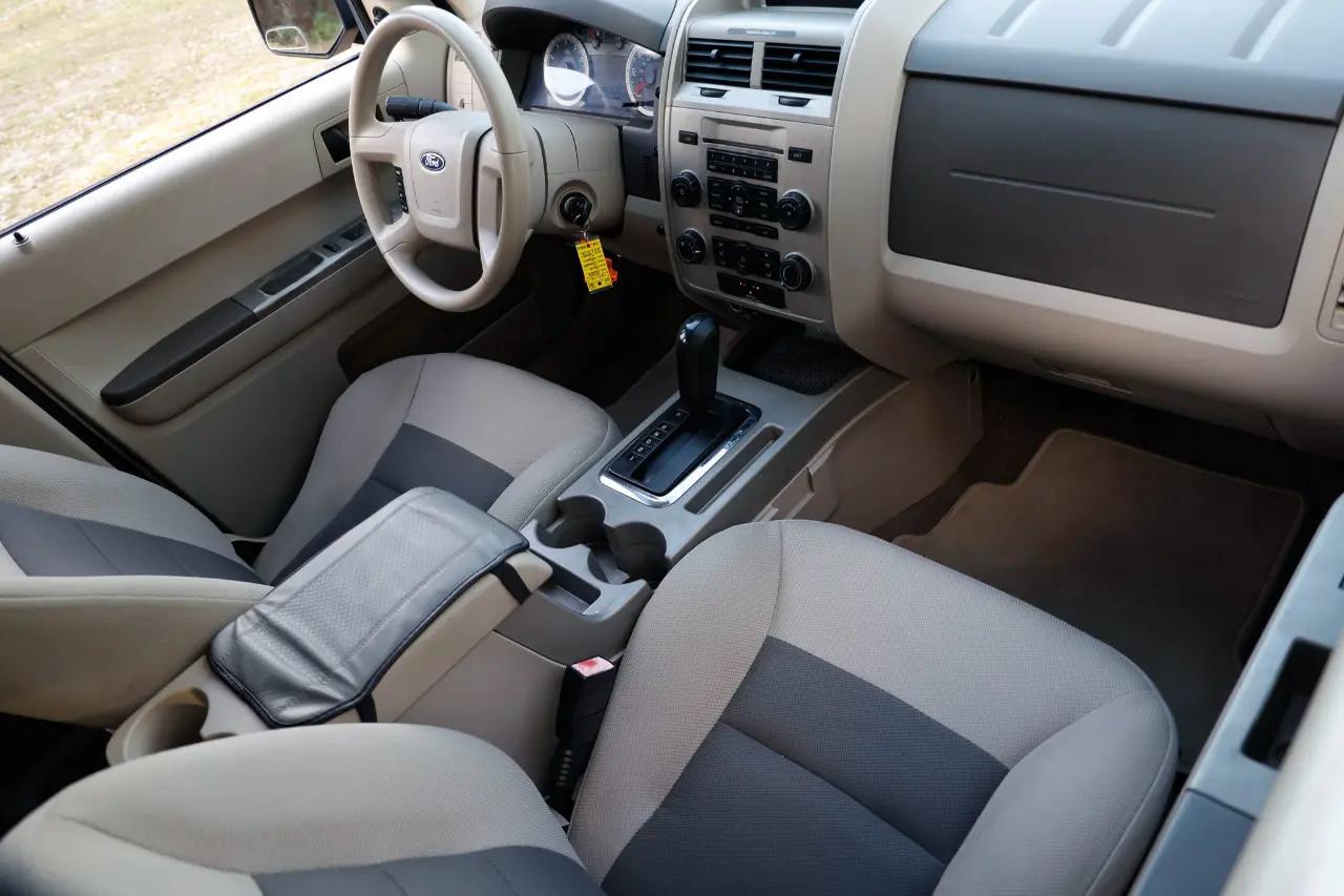 Ford Escape  2008