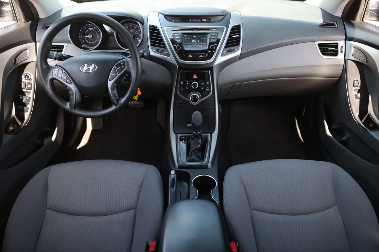 Hyundai Elantra  2016