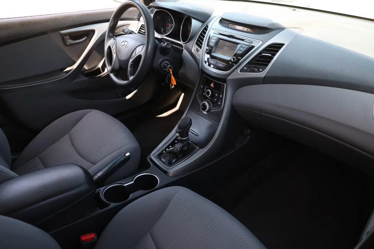 Hyundai Elantra  2016
