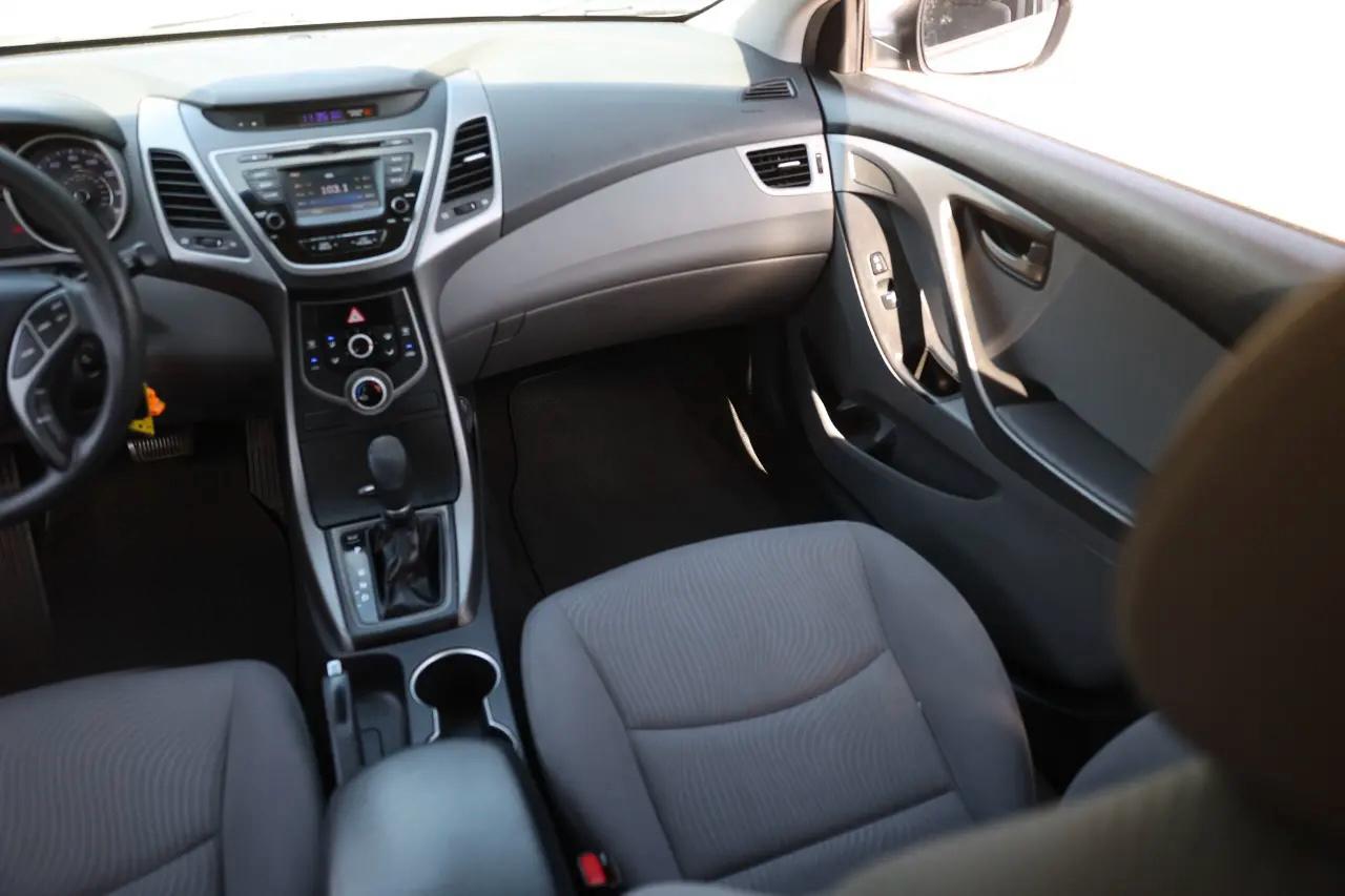 Hyundai Elantra  2016