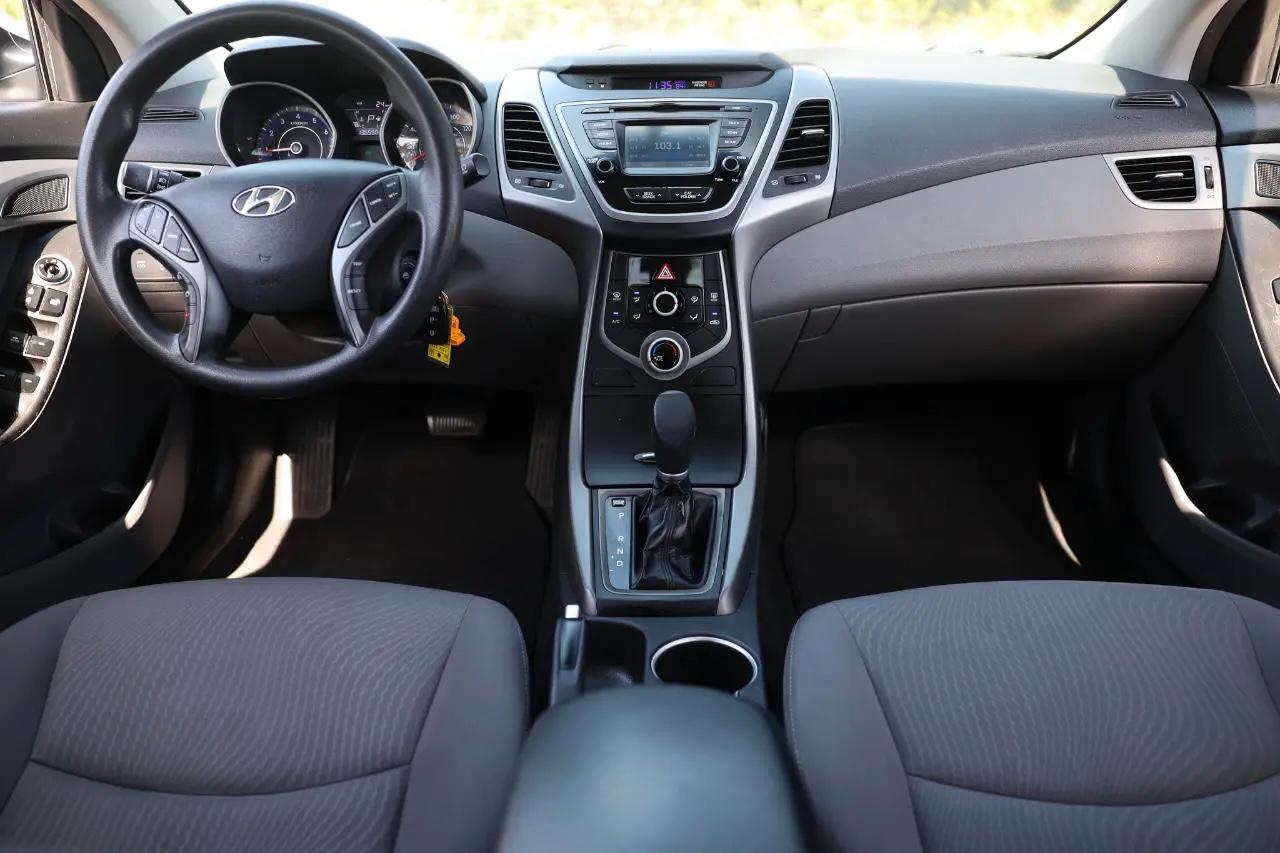 Hyundai Elantra  2016