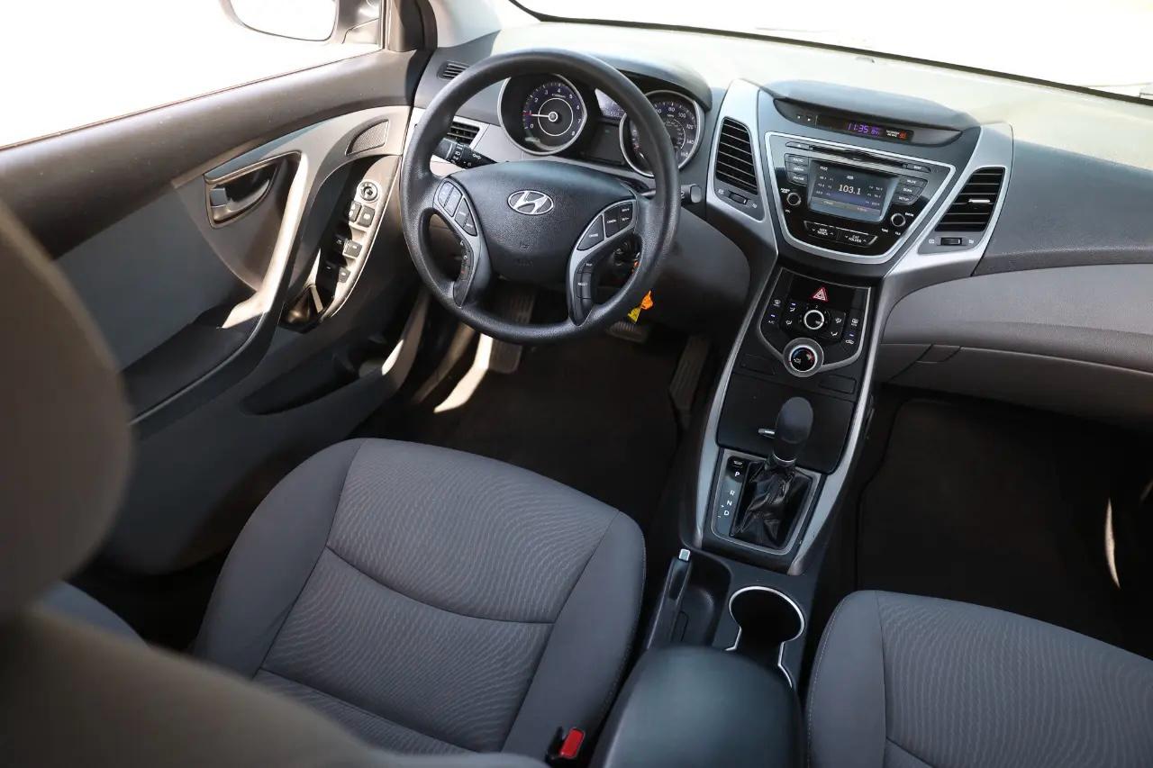 Hyundai Elantra  2016