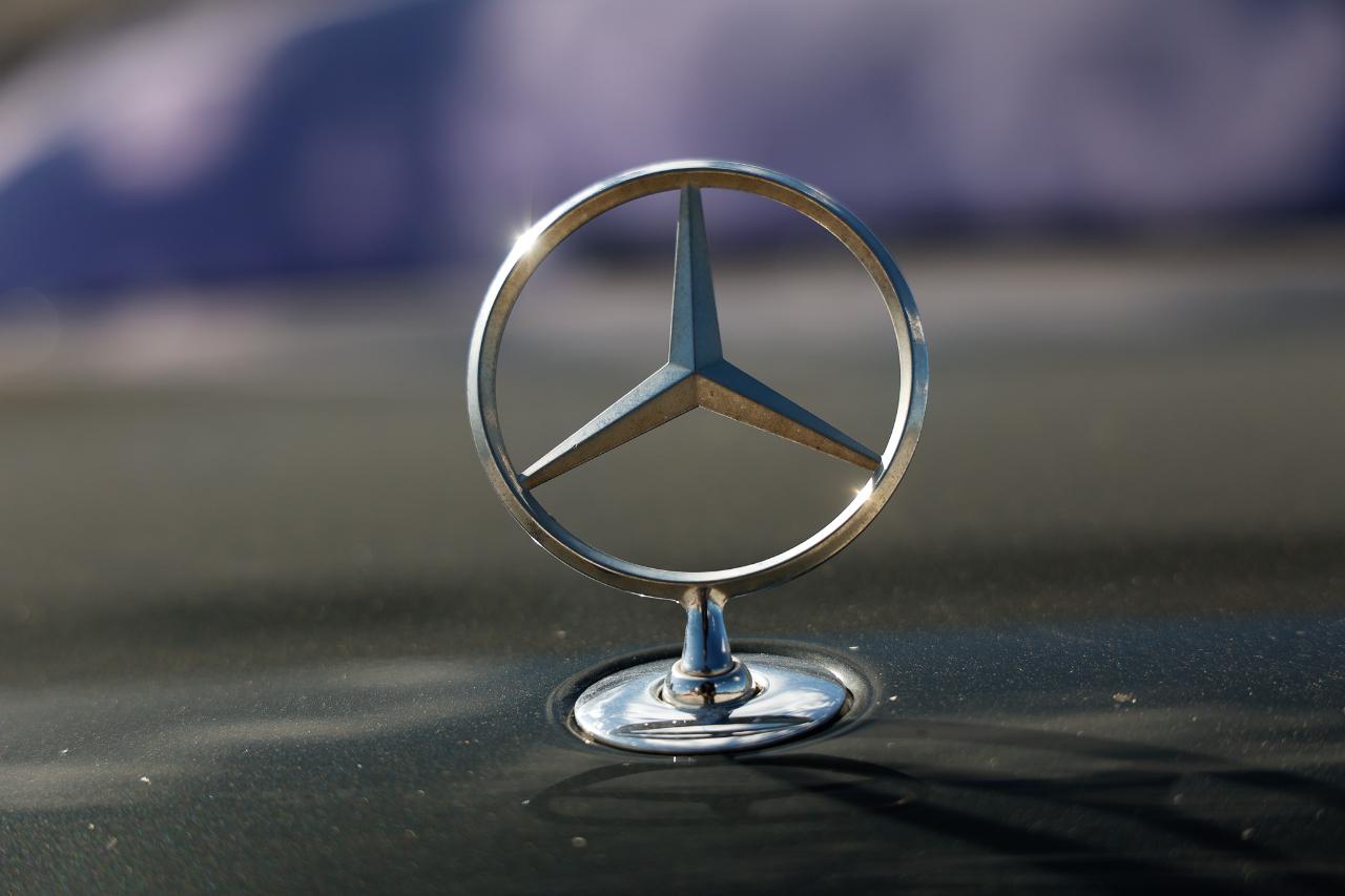 Mercedes-Benz S-Class  2001