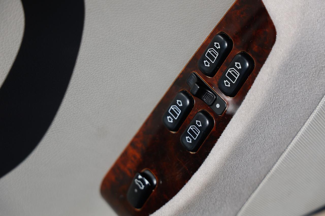 Mercedes-Benz S-Class  2001