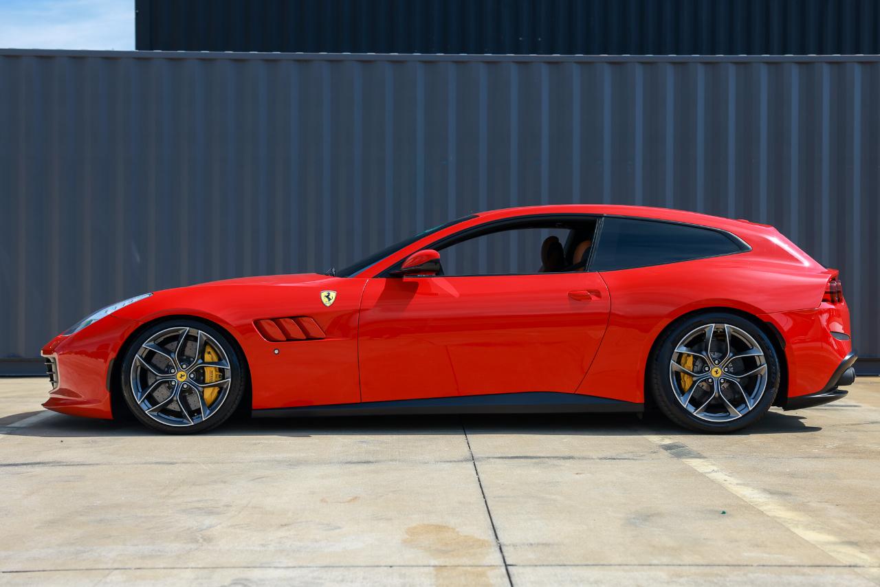 Ferrari GTC4Lusso  2019