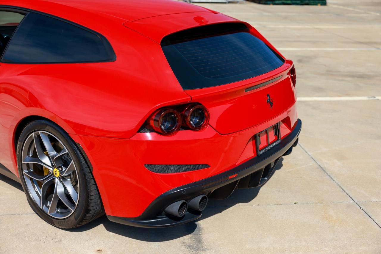 Ferrari GTC4Lusso  2019