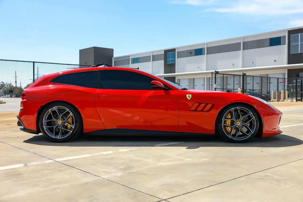 Ferrari GTC4Lusso  2019