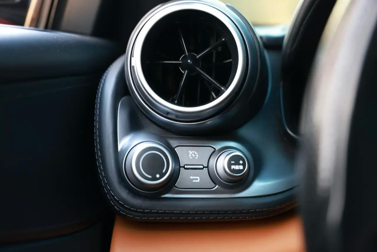 Ferrari GTC4Lusso  2019