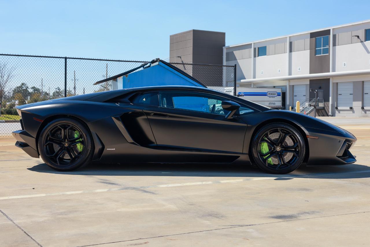 Lamborghini Aventador  2012
