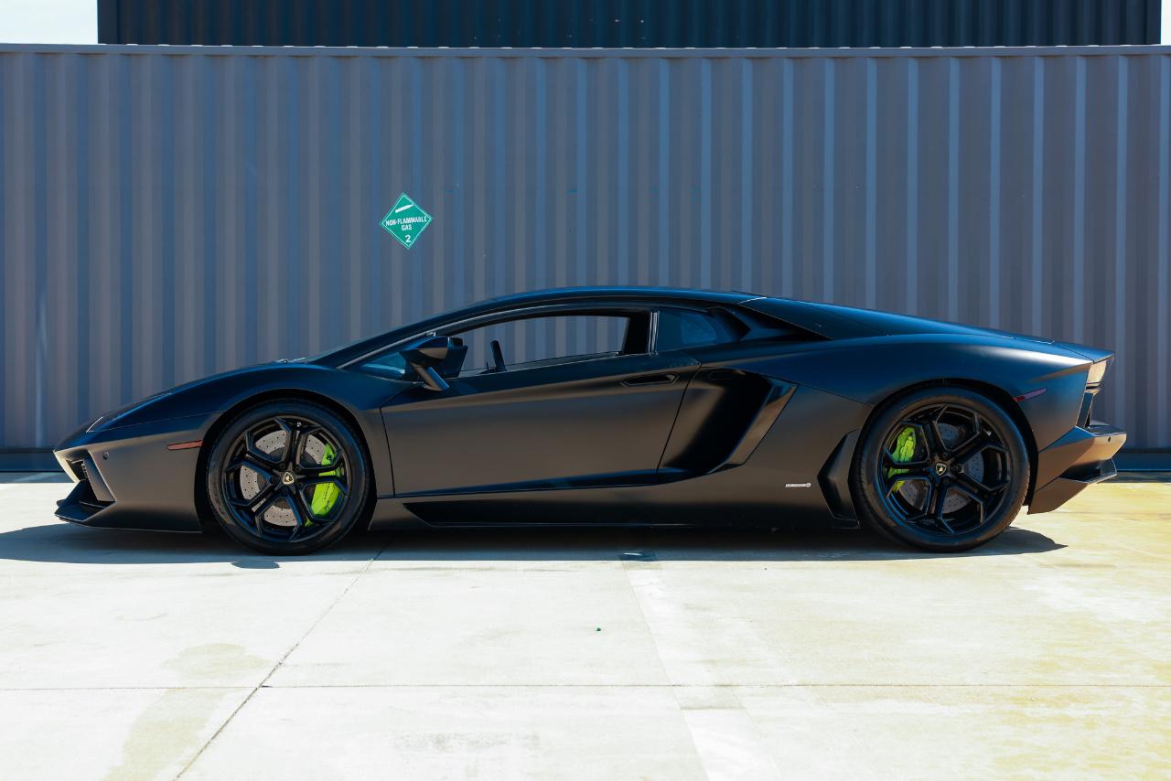 Lamborghini Aventador  2012