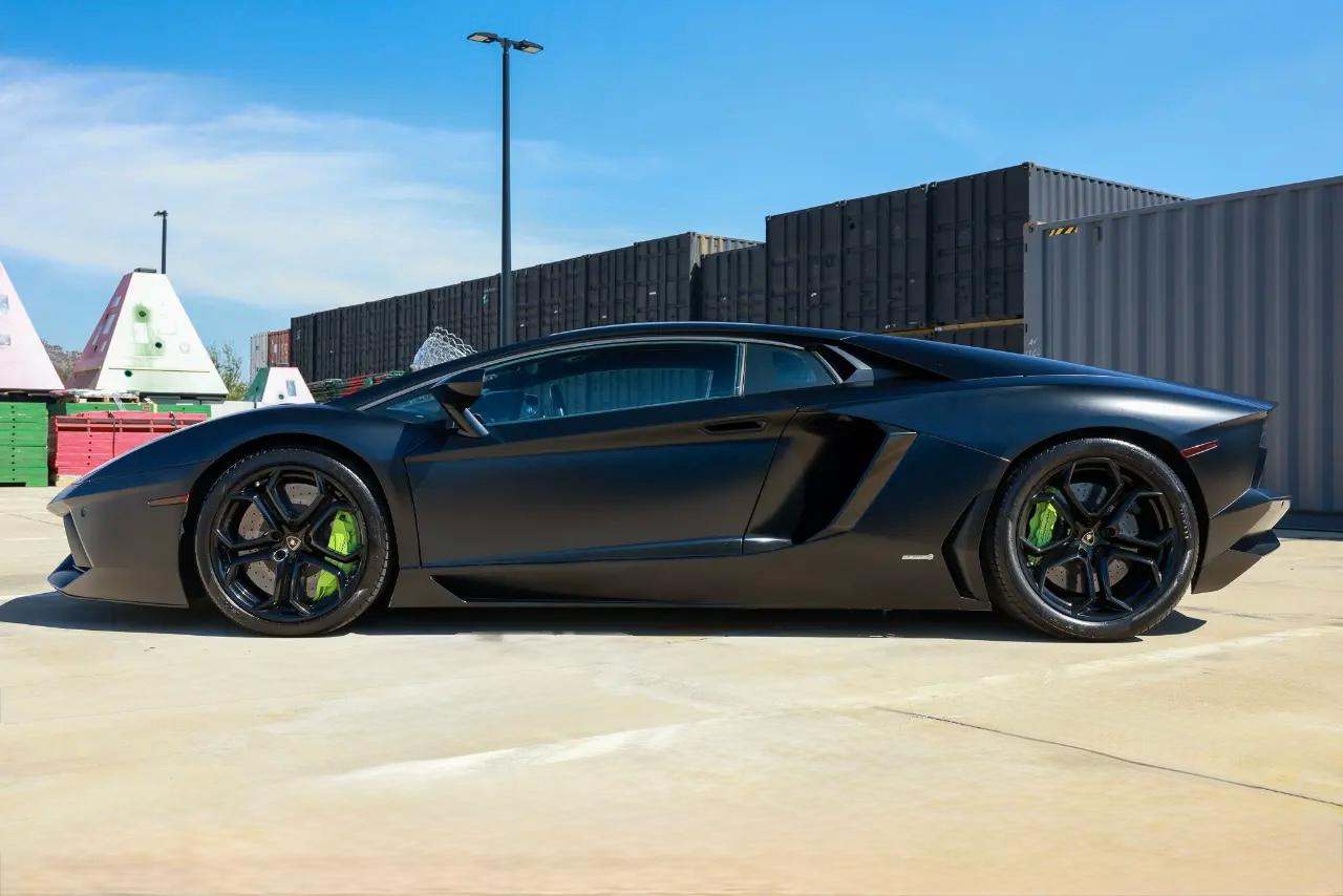 Lamborghini Aventador  2012