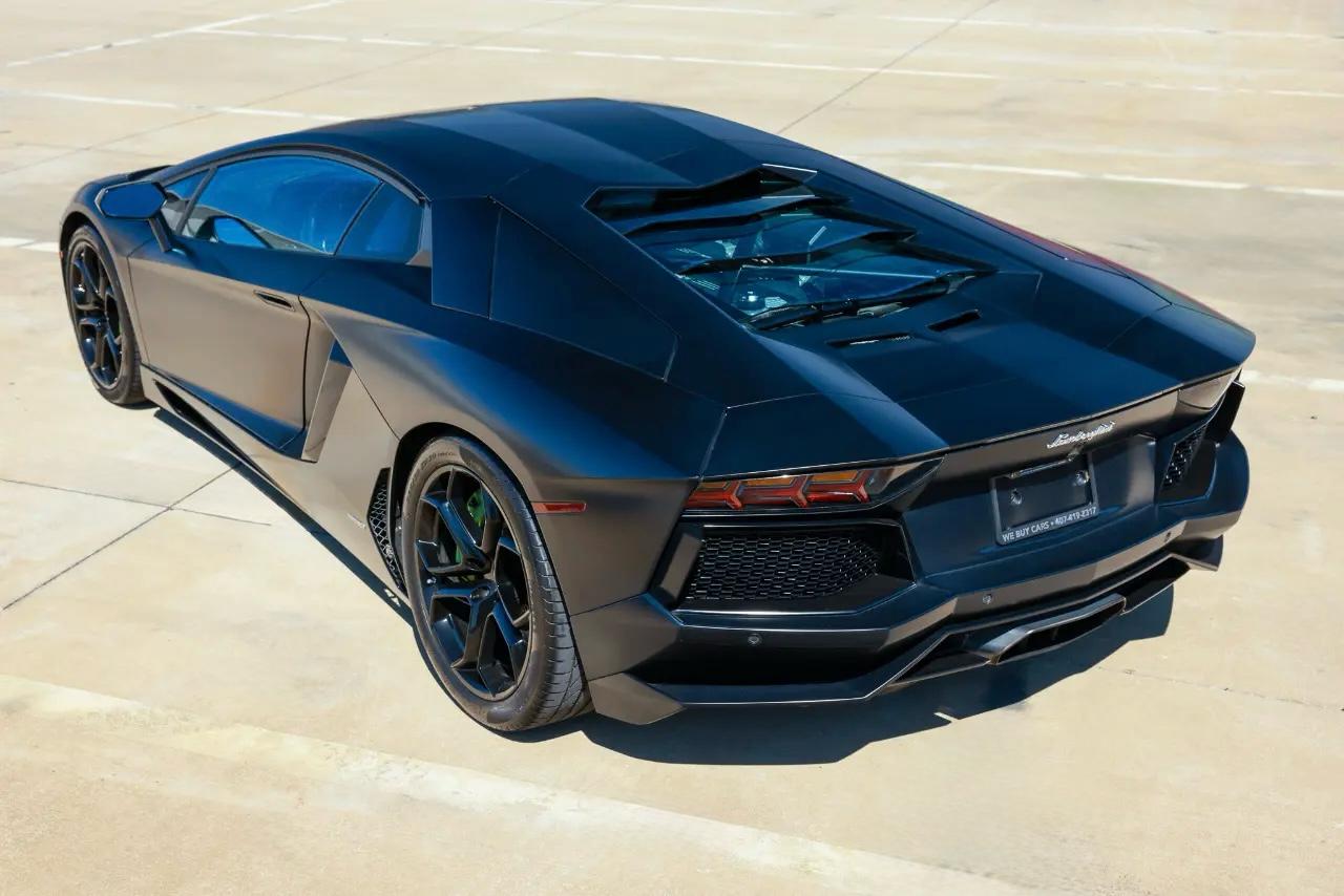 Lamborghini Aventador  2012