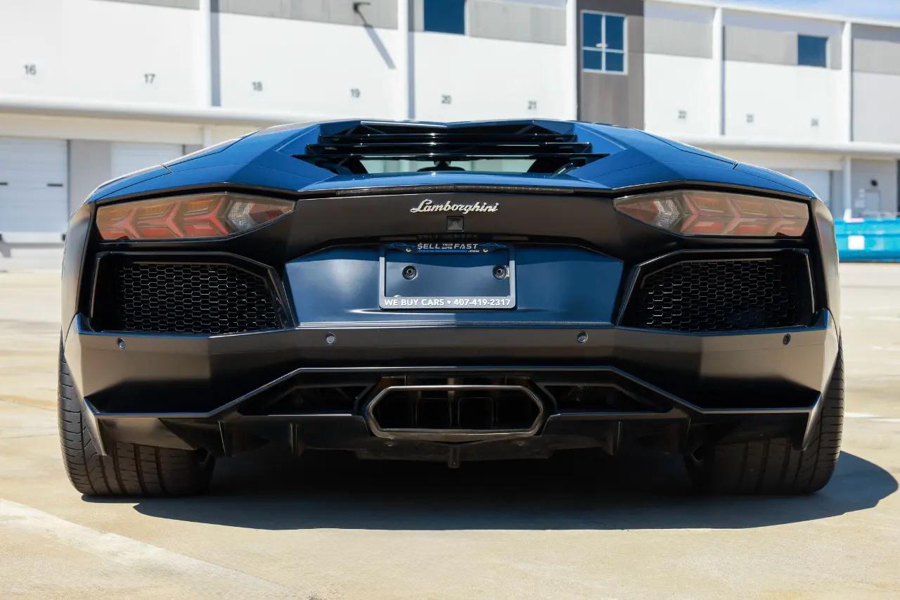 Lamborghini Aventador  2012